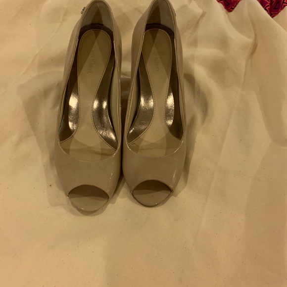 Calvin Klein - Picture 1 of 3